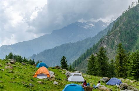 A Detailed Travel Guide for Trekking to Kheerganga – The Bum who Travels