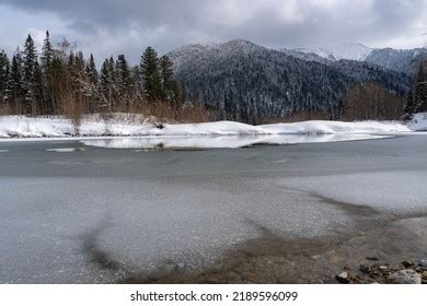 100 River snezhnaya 图片、库存照片和矢量图 | Shutterstock