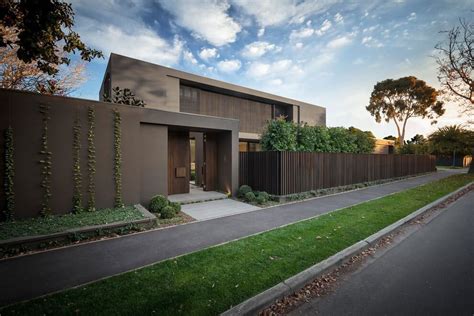 House colors: Amazing modern facade in brown - Architecture Beast