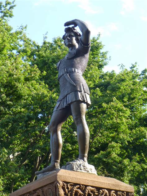 Photo-ops: Statue of Historic Figure: Leif Erikson - Boston, MA