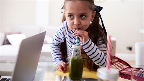 7 Healthy Drinks for Kids (And 3 Unhealthy Ones)