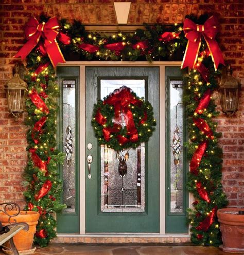 Christmas garland door | Outside christmas decorations, Christmas door ...