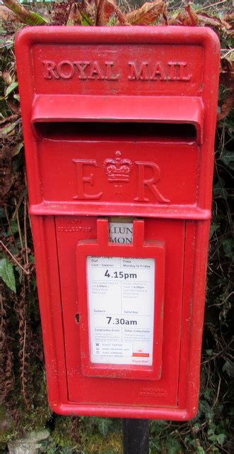 Queen Elizabeth II postbox outside the... © Jaggery cc-by-sa/2.0 :: Geograph Britain and Ireland