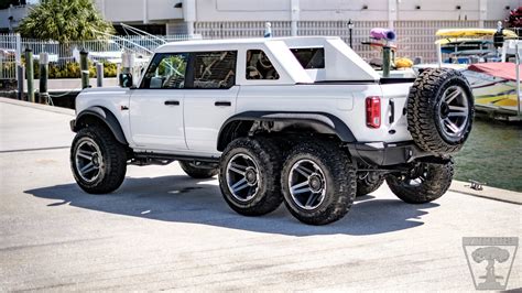 Yep, this is a six-wheeled Ford Bronco pickup | Top Gear