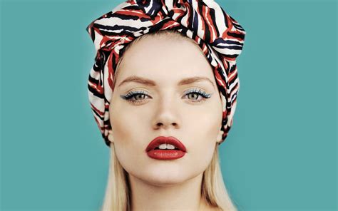 Wallpaper ID: 1438545 / red lipstick, blue background, bandanas, blonde ...
