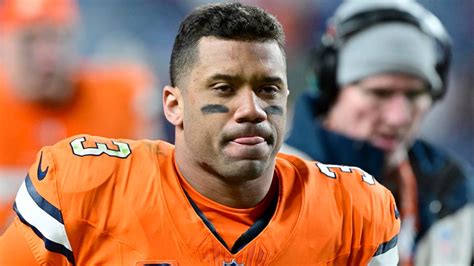 Aaron Rodgers Shares Thoughts on the Broncos’ Russell Wilson Benching - Sport News