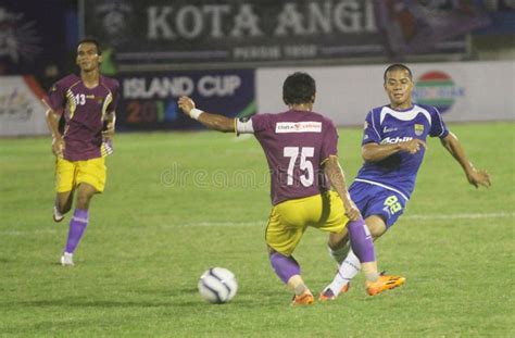 Indonesian football league editorial photo. Image of penalty - 37691821