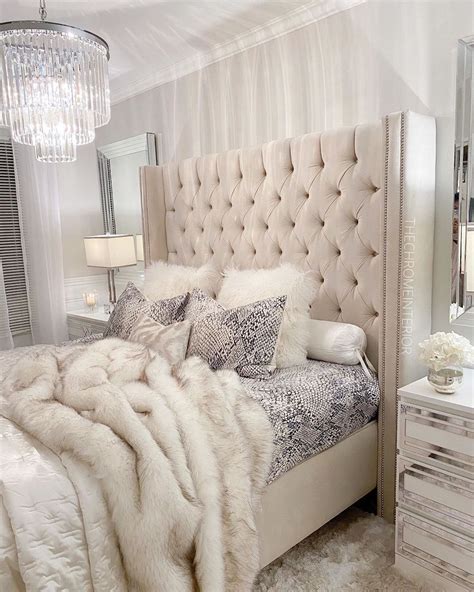 19 Amazing Glam Bedrooms with Chic Style