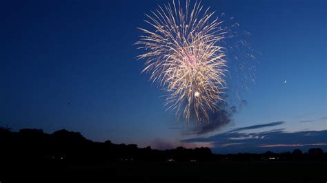 Platinum Jubilee: Queen triggers lighting of Jubilee beacons across UK ...