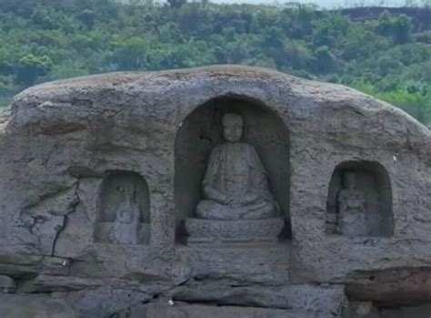 River in China Dries Up, Revealing 600-Year-Old Buddhist Statues