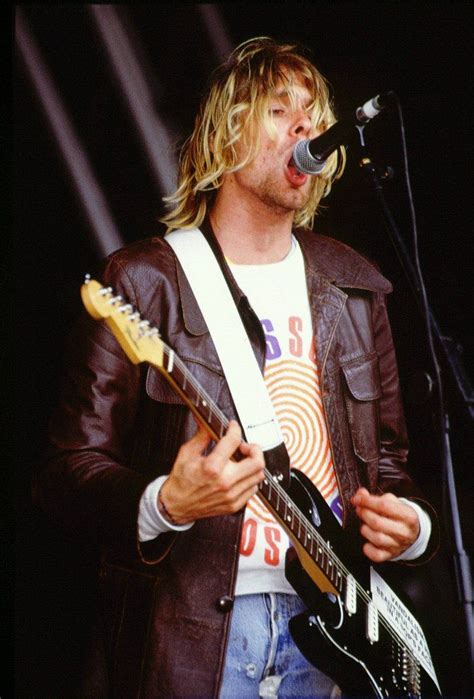 kurt cobain vandalism strat | Jaket kulit, Kurt cobain, Artis