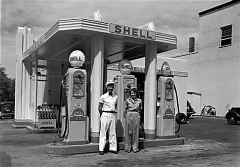 Art Deco Shell, 1943 | Shell Oil service station at an uncer… | Flickr