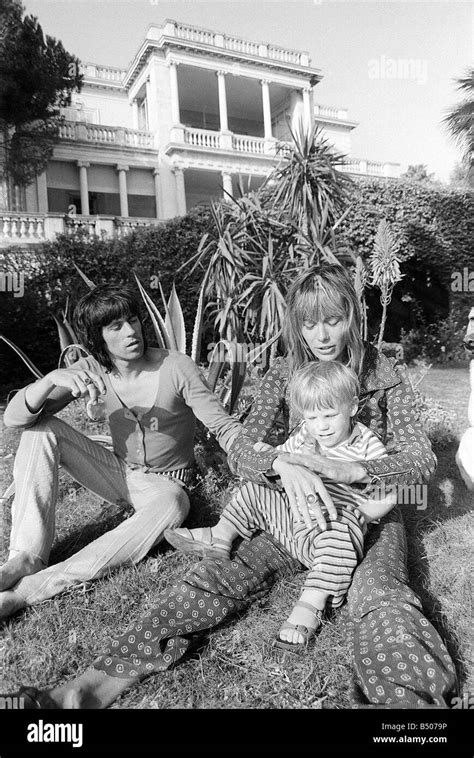 The Rolling Stones Keith Richards at home with girlfriend Anita ...