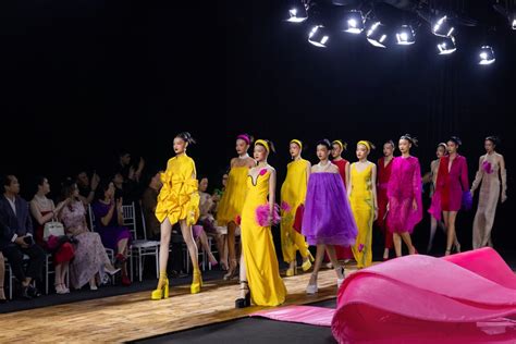 HA LINH THU FASHION SHOW mang truyện của những chiếc nơ tạo nên làn gió mới - Phong Cách Đời Sống