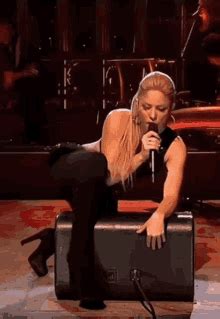 Shakira Dancing GIFs | Tenor