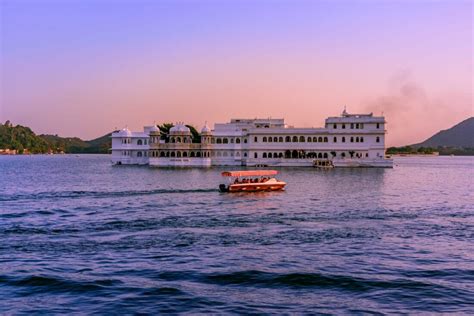 6 Most Breathtaking Lake View Hotels in Udaipur | Veena World