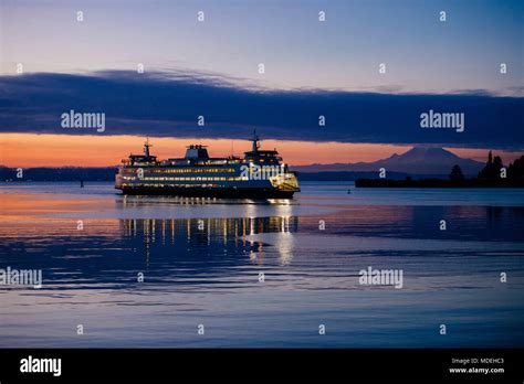 Bainbridge island ferry hi-res stock photography and images - Alamy