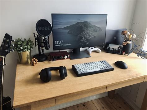 Vertical laptop stand with USB-C monitor and wireless peripherals : r/battlestations