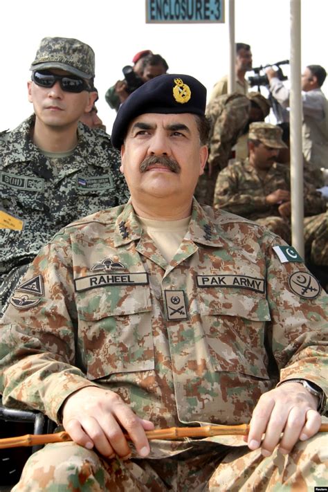 New Pakistan Army Chief Takes Command