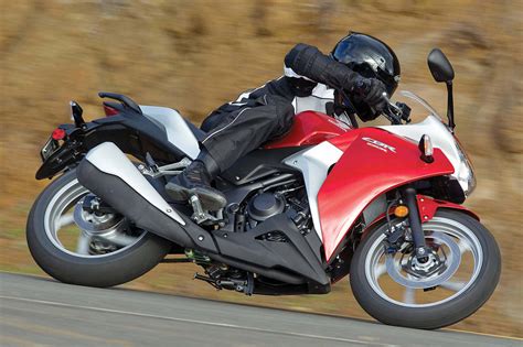 BIKER LANKA: HONDA CBR 250R SPECIFICATIONS