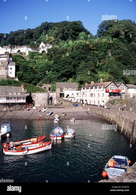 Clovelly harbour and hillside village Stock Photo - Alamy