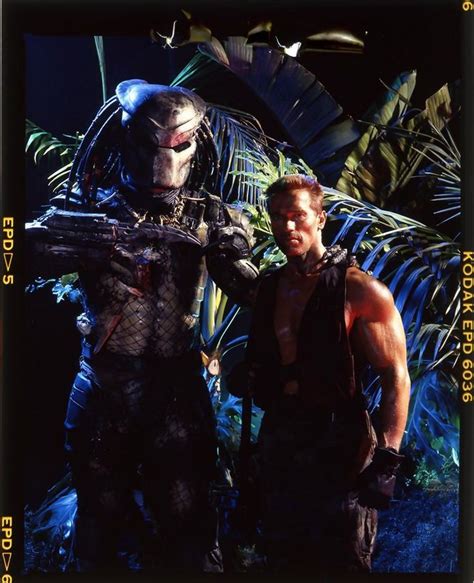 Promo Foto «PREDATOR» (1987) Kevin Peter Hall and Arnold Schwarzenegger ...