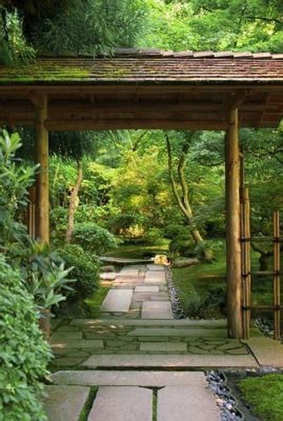 Japanese Pergola Design Features | HomeSteady