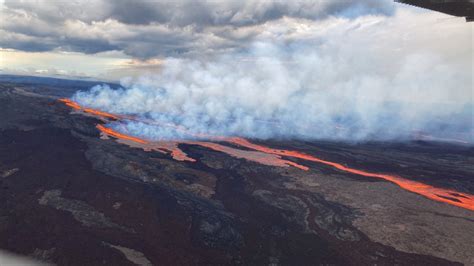 Video: Hawaii’s Mauna Loa, World’s Largest Active Volcano, Erupts - The ...