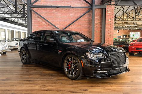 2018 Chrysler 300 SRT Hyperblack 6.4 Hemi - Richmonds