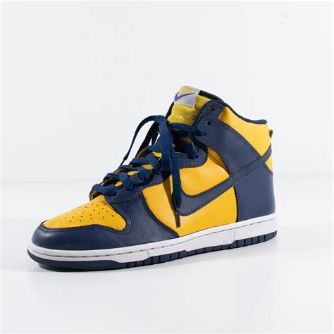 Nike Dunks vs. Air Jordan 1 Guide – Reshoevn8r