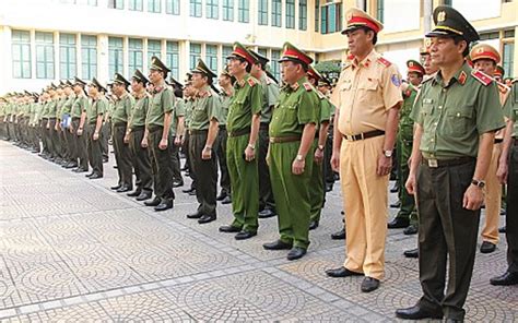 Vietnam police change uniforms after 18 years