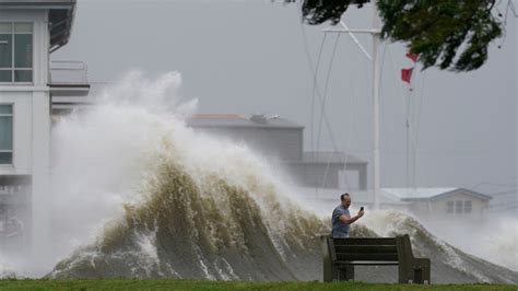 1 Dead as Major Hurricane Ida Knocks Out Power to All New Orleans – NBC ...