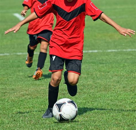 Jugadores De Fútbol Jovenes Foto de archivo - Imagen de atleta ...