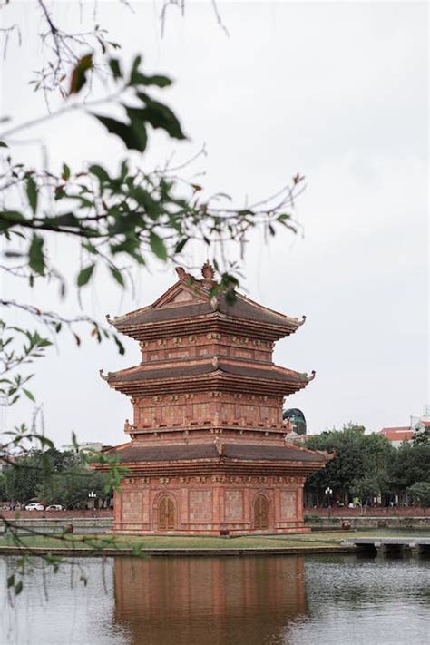 Lakeshore Pagoda in Ninh Binh · Free Stock Photo