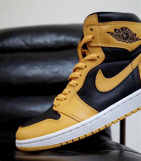 Air Jordan 1 Pollen 555088-701 Release Date - Sneaker Bar Detroit