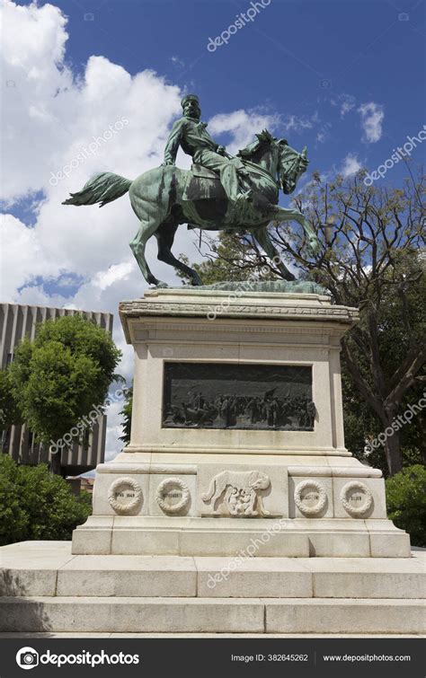 Statue King George Washington Usa — Stock Photo © posztos #382645262