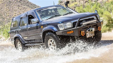 Toyota Hilux Surf Off Road