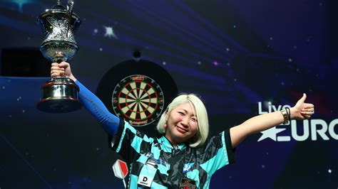 Mikuru Suzuki retains BDO Championship in style