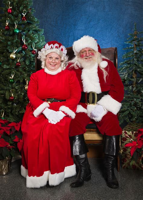 Bellingham Duo Don Santa and Mrs. Claus Costumes During the Holidays ...