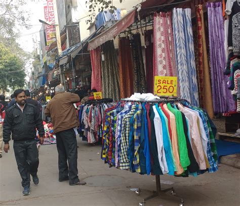 Footloose in India: Sarojini Nagar Market of Delhi