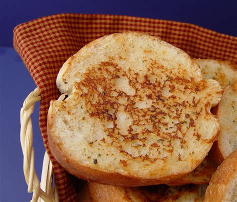 Easy Grilled Garlic Bread