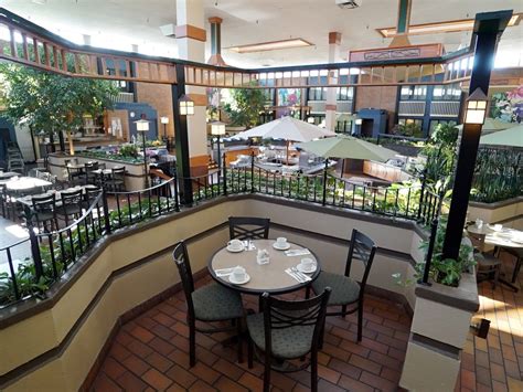 Garden Court Restaurant | The Glenmore Inn & Convention Centre | Calgary Hotels