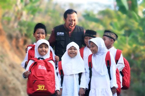 Manfaat Bersedekah kepada Anak Yatim - Artikel Sedekah Online