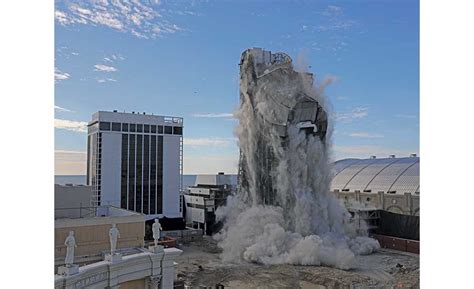 Photographer Explains How He Snapped Ex-Trump Tower as it Fell in ...