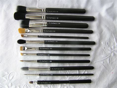 MAC Makeup Brushes - Various - Brand New & Authentic | eBay