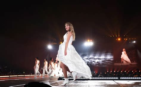 Fans React to Taylor Swift Seemingly Doing Swag Surfin' Dance During ...