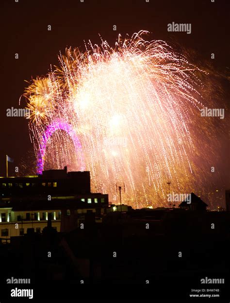 London eye fireworks hi-res stock photography and images - Alamy