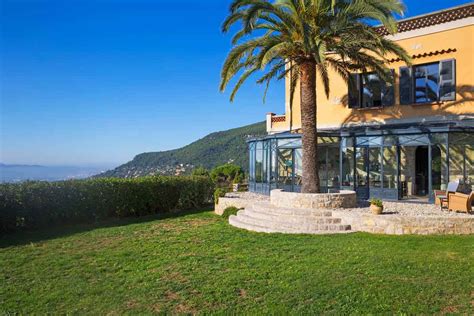 Villas to Rent in the South of France: Villas with Pools & by the Sea