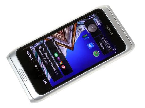 Review : Nokia E7 - First Business Phone on Symbian 3 OS