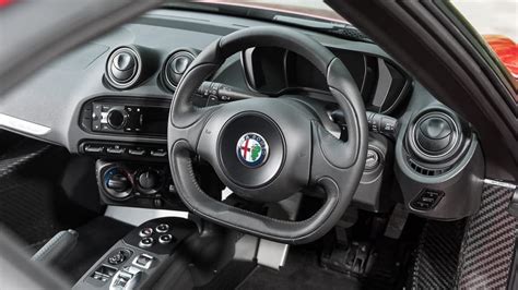 Alfa Romeo 4C Interior Layout & Technology | Top Gear